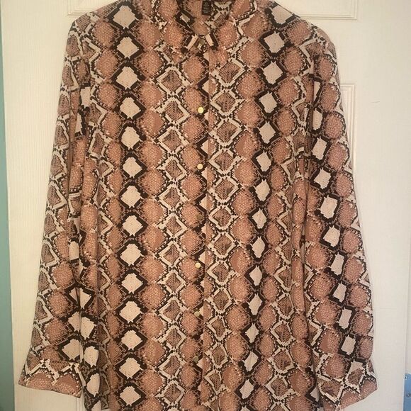 Jones New York Pastel Snake Pattern Button Down High Low Blouse - Picture 2 of 13